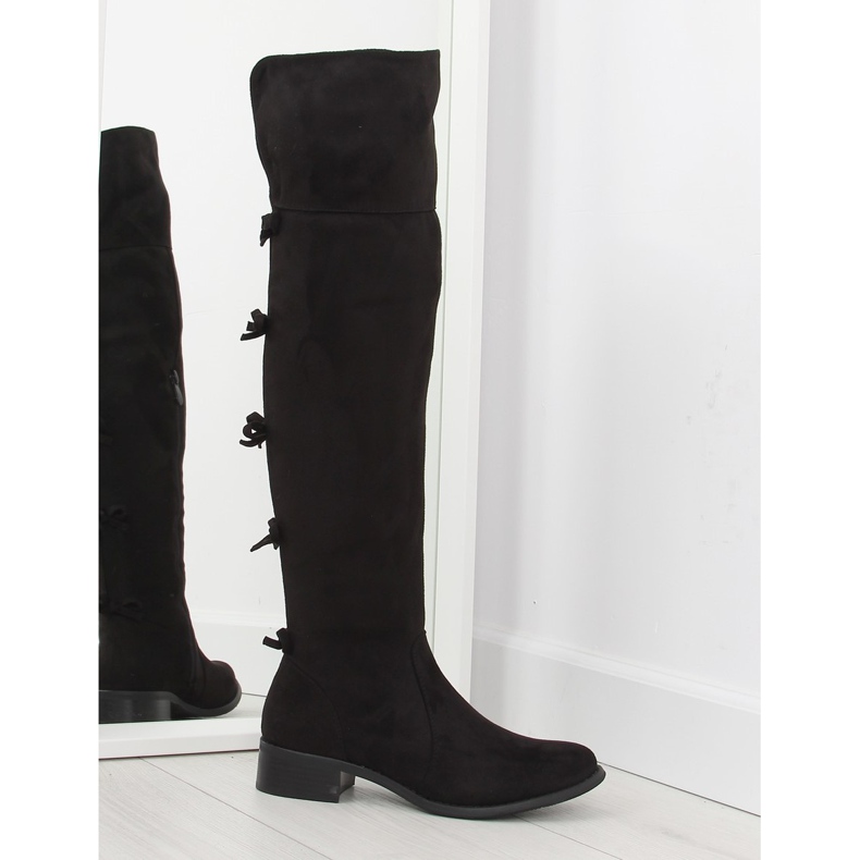 Službena bedra s crnim lukovima crno