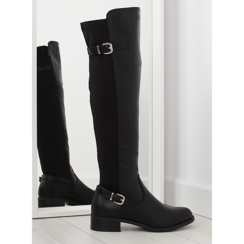 Crne čizme s fleksibilnim gornjim dijelom crno