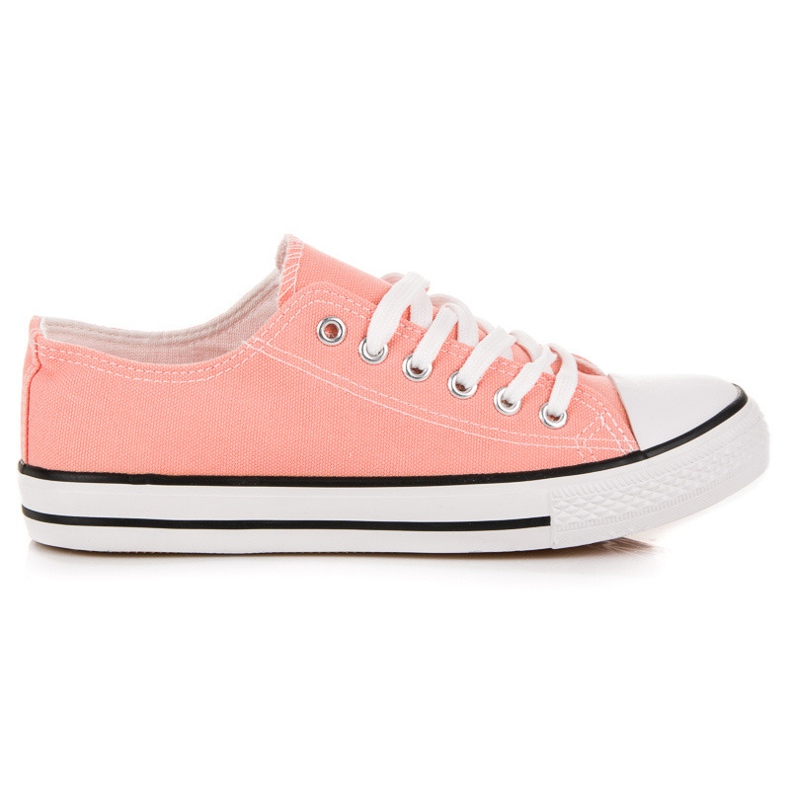 Tenisice u prahu crvena