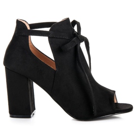 Vinceza sandale od antilopa na vezanje crno