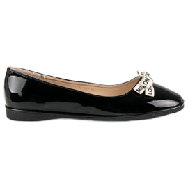 Ideal Shoes Crno lakirane balerinke crna