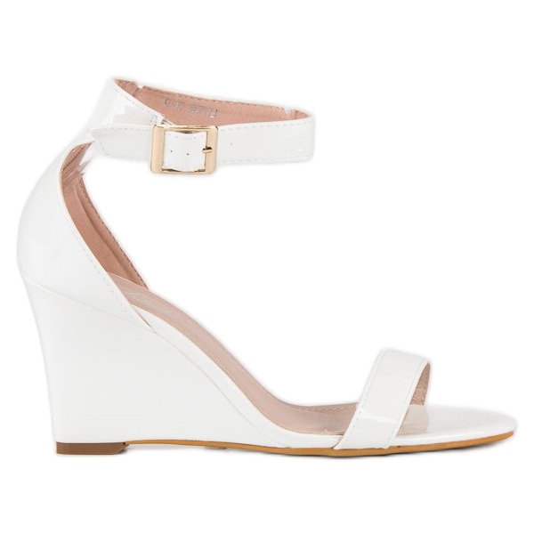 Lakirane sandale na klin bijela