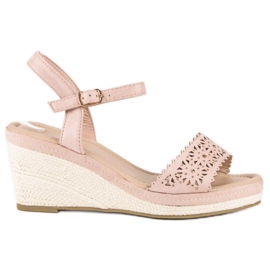 Ideal Shoes Bež espadrile na klin