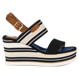 Rebraste sandale na klin crno