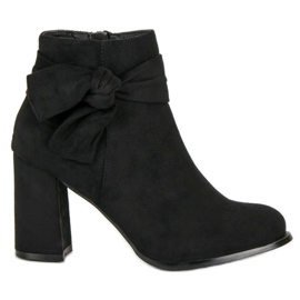 Čizme do gležnjača od antilopa na visoku petu crna