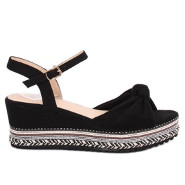 Crne sandale na klinastu petu B126 Crna