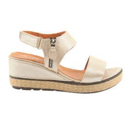 Sandale na klin Badura 4750 zlatni cappuccino