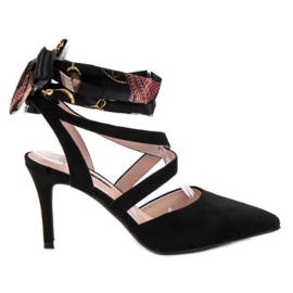 Milaya Štikle vezane vrpcom crno