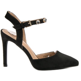 Kylie Štikle s otkrivenom petom crna