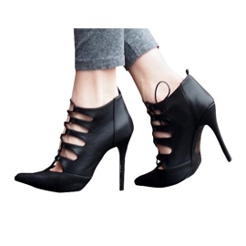 Bogato ukrašene visoke sandale 11033-1 crne crna