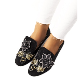 Crna Sandra gospodari balerinama crno