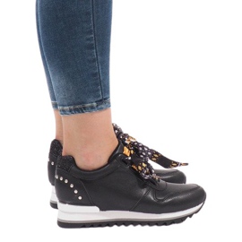 Crne sportske tenisice na klin G-124 crna