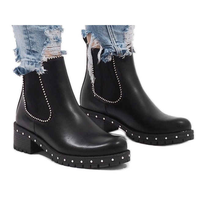 Crne izolirane čizme s klinovima 17031-25 crno