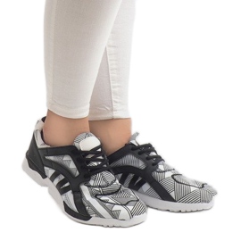 523 bijela trenerka crno