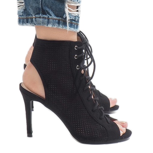 Crne otvorene čizme na petu 1610-22 crno