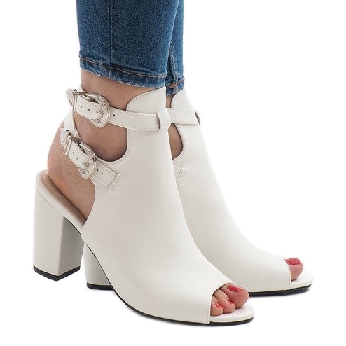 Bijele čizme na postu 173-853 bijela