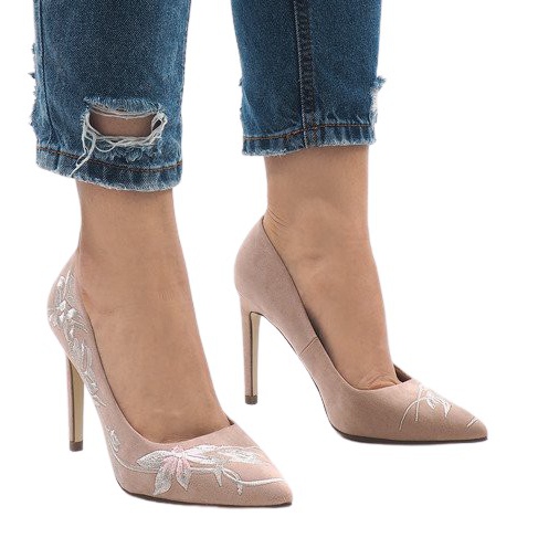 Ružičasta antilop na visokim potpeticama 16032-18