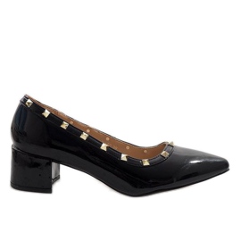 Pumpe od crnog laka na stupu X-70 crna