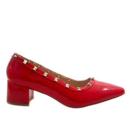 Pumpe od crnog laka na stupu X-70 crvena