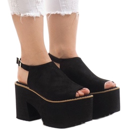 Crne sandale na masivnom bloku B8290 crna