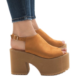 Deve sandale na masivnom bloku B8290 smeđa