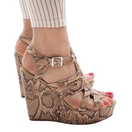 Deve sandale na klin A-7A smeđa