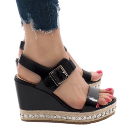 Srebrne lakirane sandale na klin 17060-73 crna