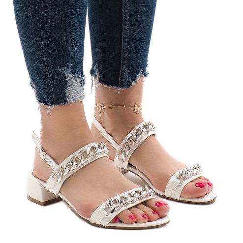 Bijele sandale s visokim potpeticama 77-15 bijela