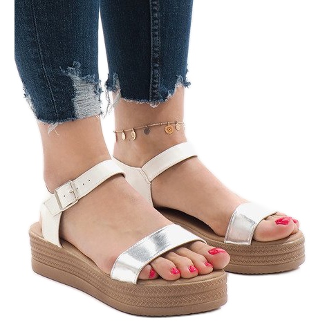 Bijele sandale na platformi 22-07 bijela