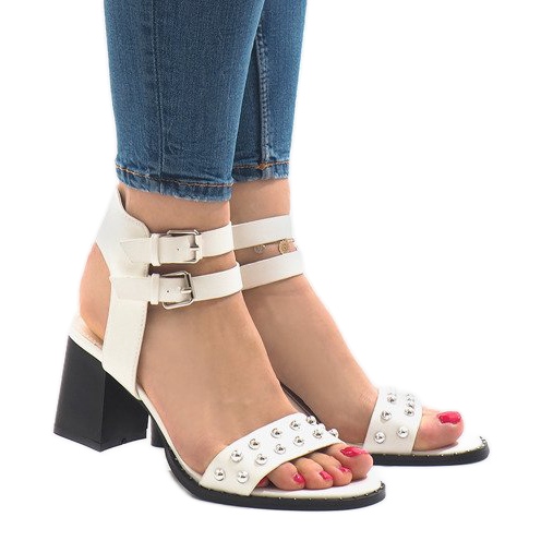 Bijele sandale s visokim potpeticama 77-12 bijela