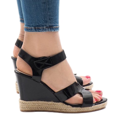 Crne sandale na klin LWF-5H5670 crno