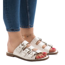 Bijele papuče s klinovima i kopčom F-3659 bijela