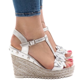 Srebrne sandale na klin s cvijećem T-682-5 siva