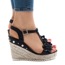 Crne sandale na klin s cvijećem T-682-5 crna
