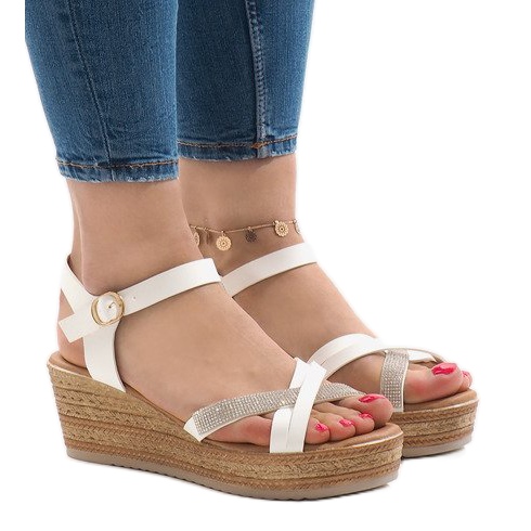 Bijele sandale na platformi WS8816 bijela