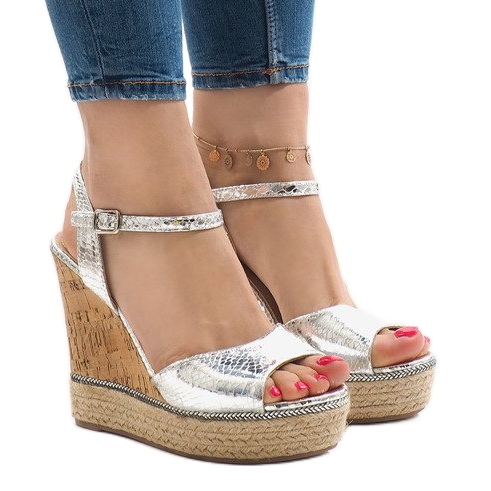 Srebrne sandale na klin 226-1 siva