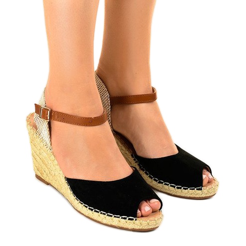 Crne sandale na klin 2895 crno