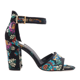 Crne sandale na stupu 77-14 crna