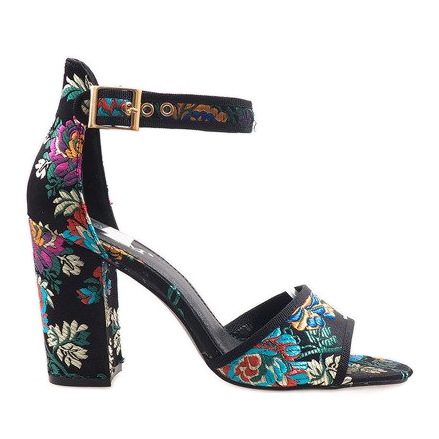 Crne sandale na stupu 77-14 crno