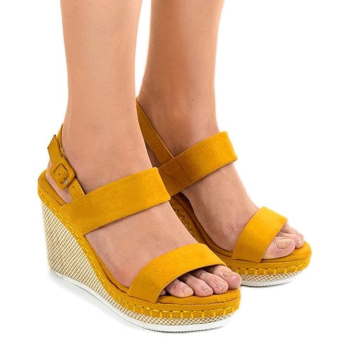 Žute sandale na klin U-6291 žuta boja