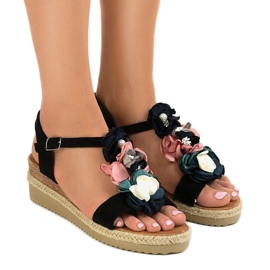 Crne sandale na klin s cvijećem 218-168 crno