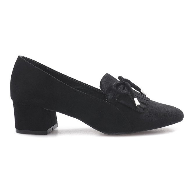 Crne pumpe na srčanom stupu crno