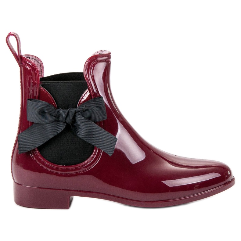Kayla Galoše s lukom crvena