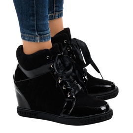 Modne crne tenisice na klin KLS-109-3 crna