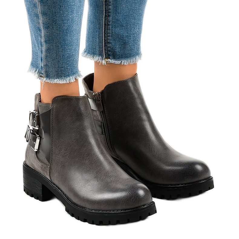 Sive ženske čizme na masivnom potplatu M181 siva