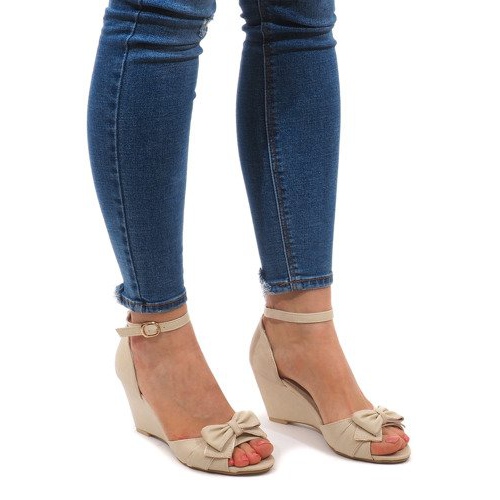 Sandale na klin F1-43 Bež