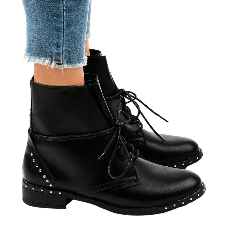 Crne ravne čizme na vezanje A-251 crno