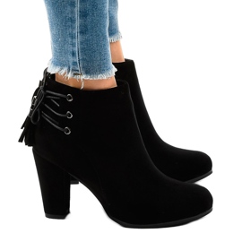 Crne gležnjače od antilopa na stupu JA75 crna