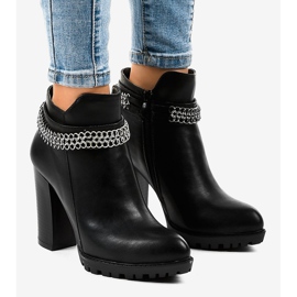 Crne čizme na postolju s lancem 13X992-51A crna