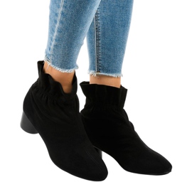 Crne gležnjače od antilopa na JM5512M stupu crna